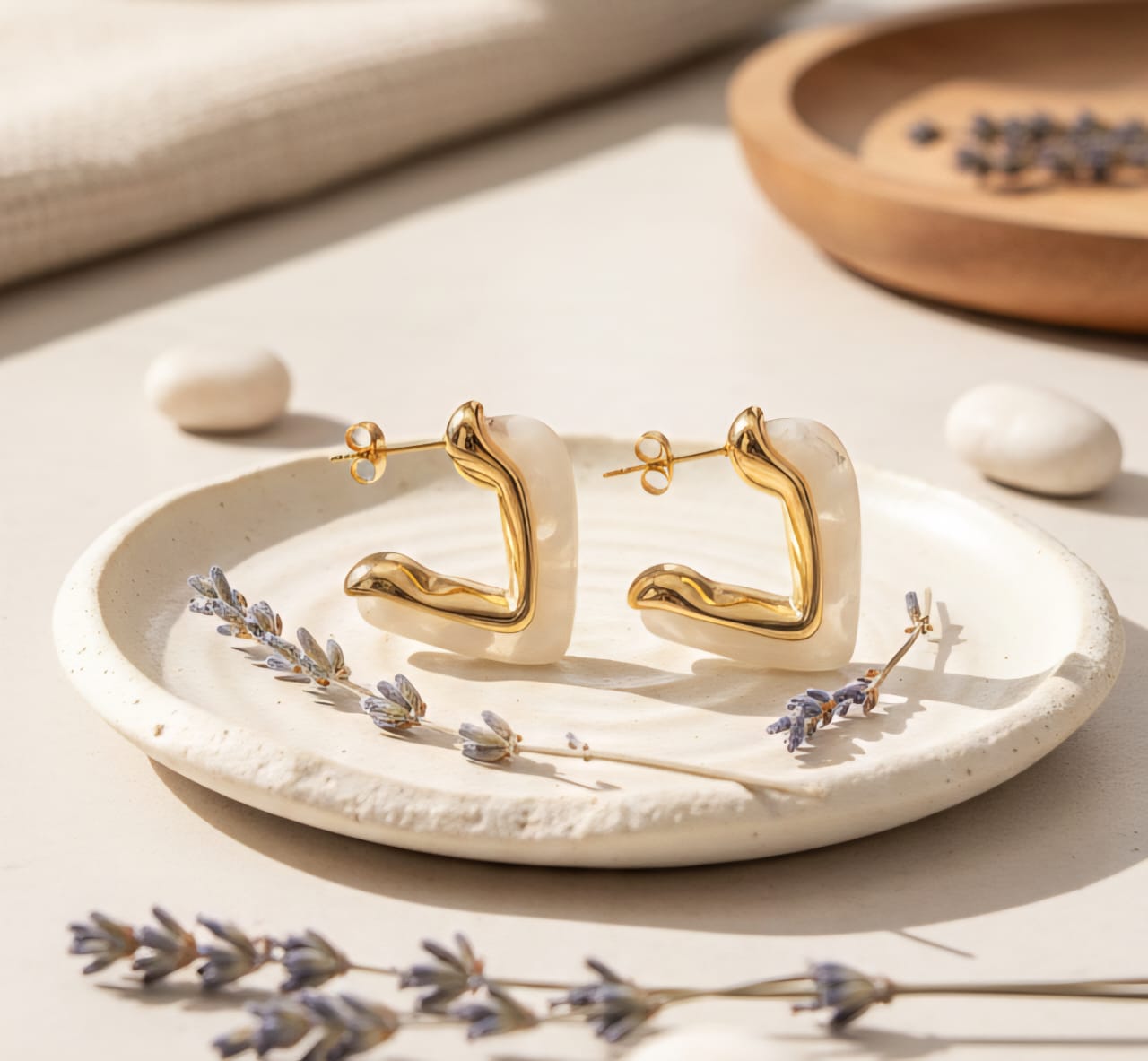 Resin Acrylic C shape sweet heart earring