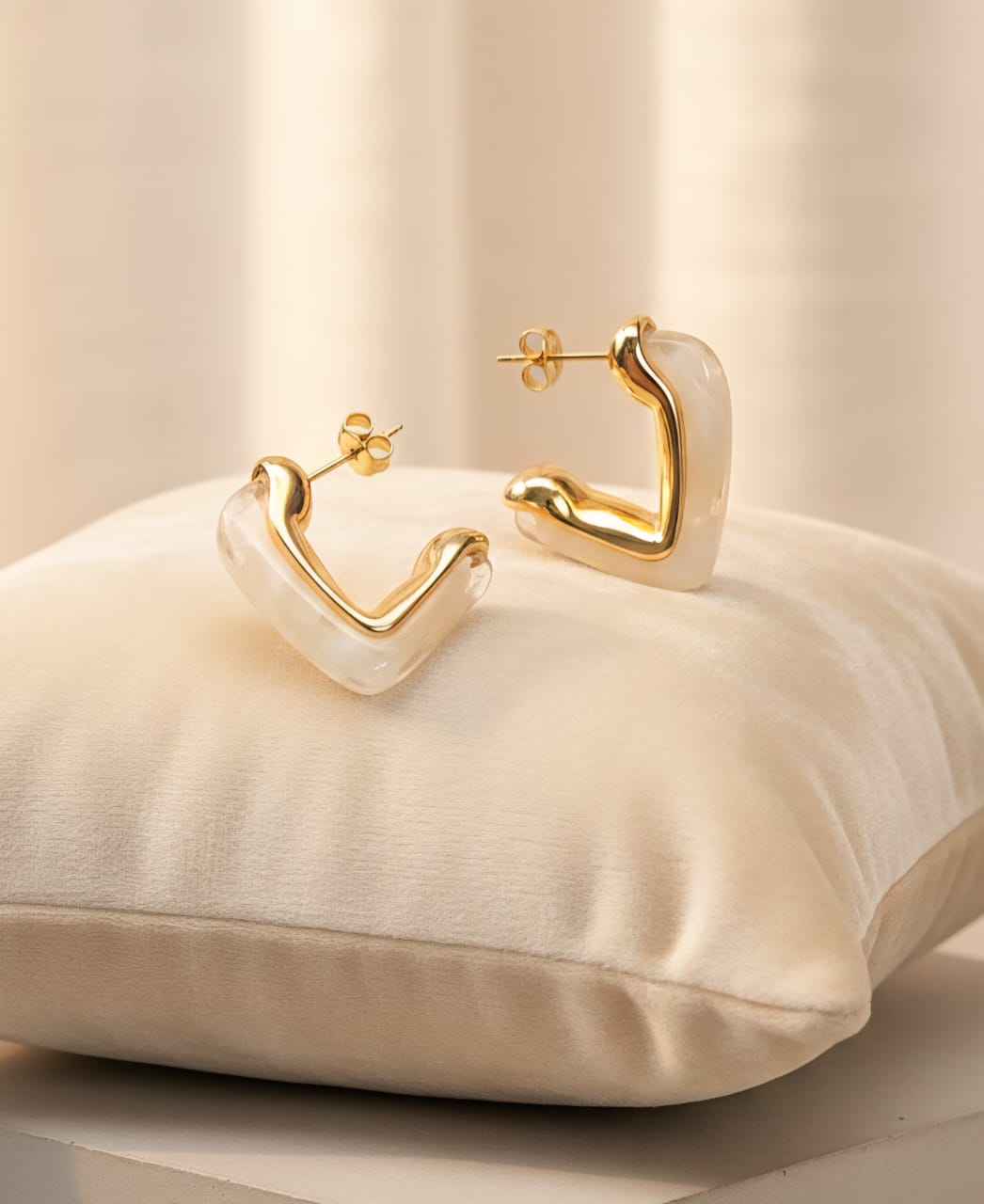 Resin Acrylic C shape sweet heart earring