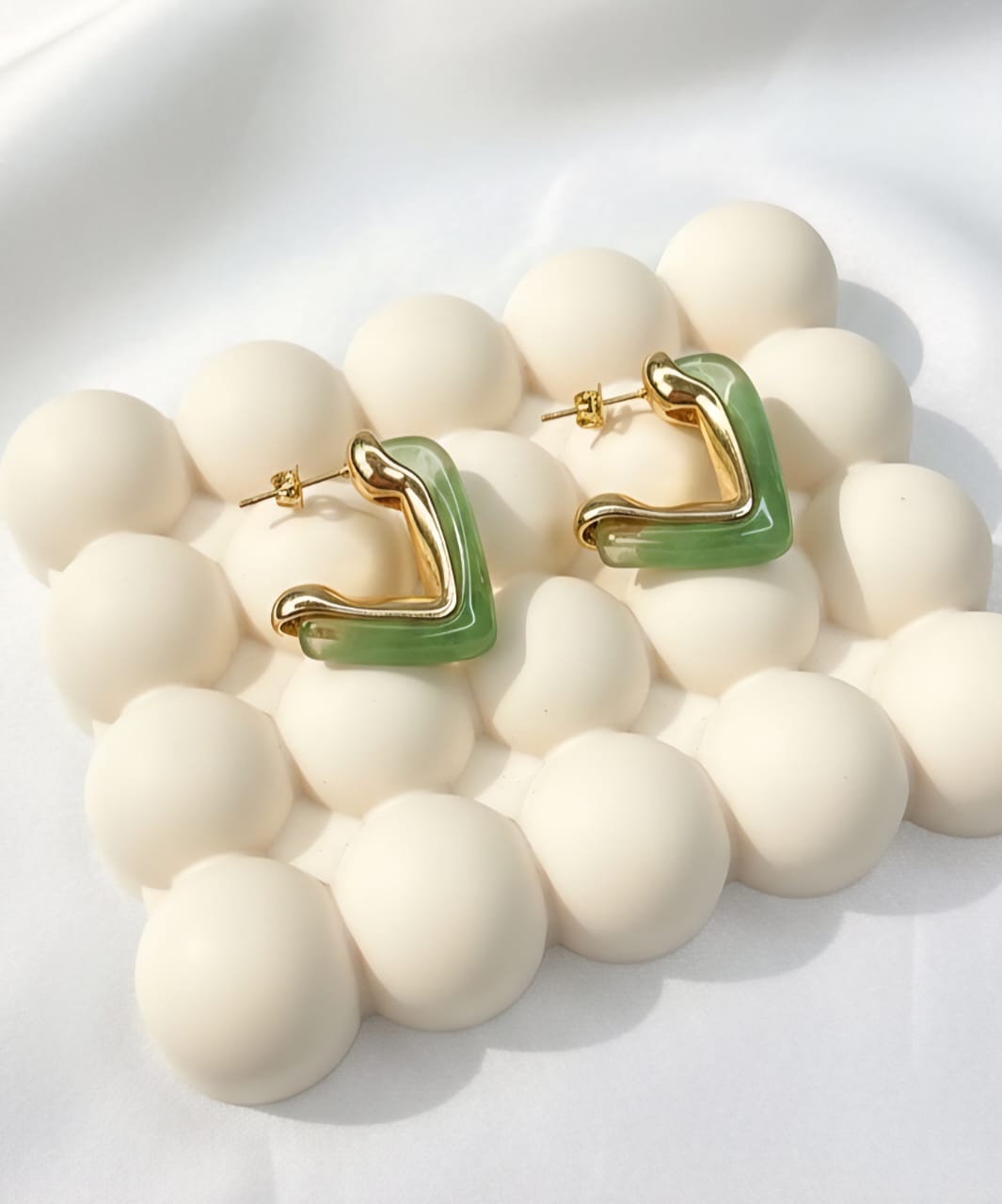 Resin Acrylic C shape sweet heart earring
