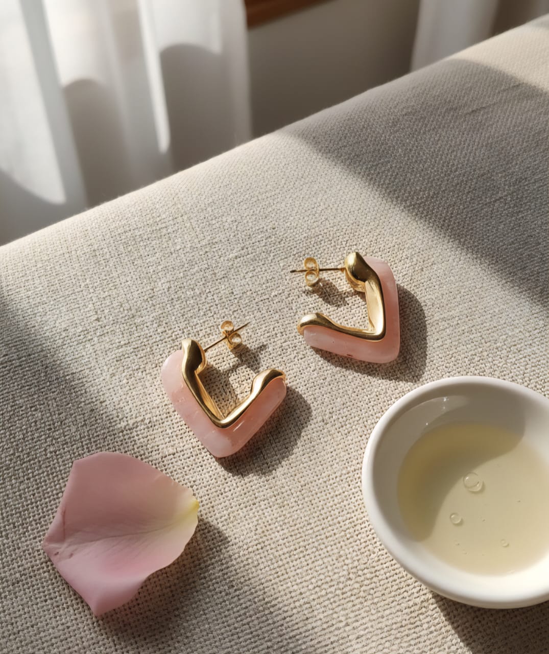 Resin Acrylic C shape sweet heart earring