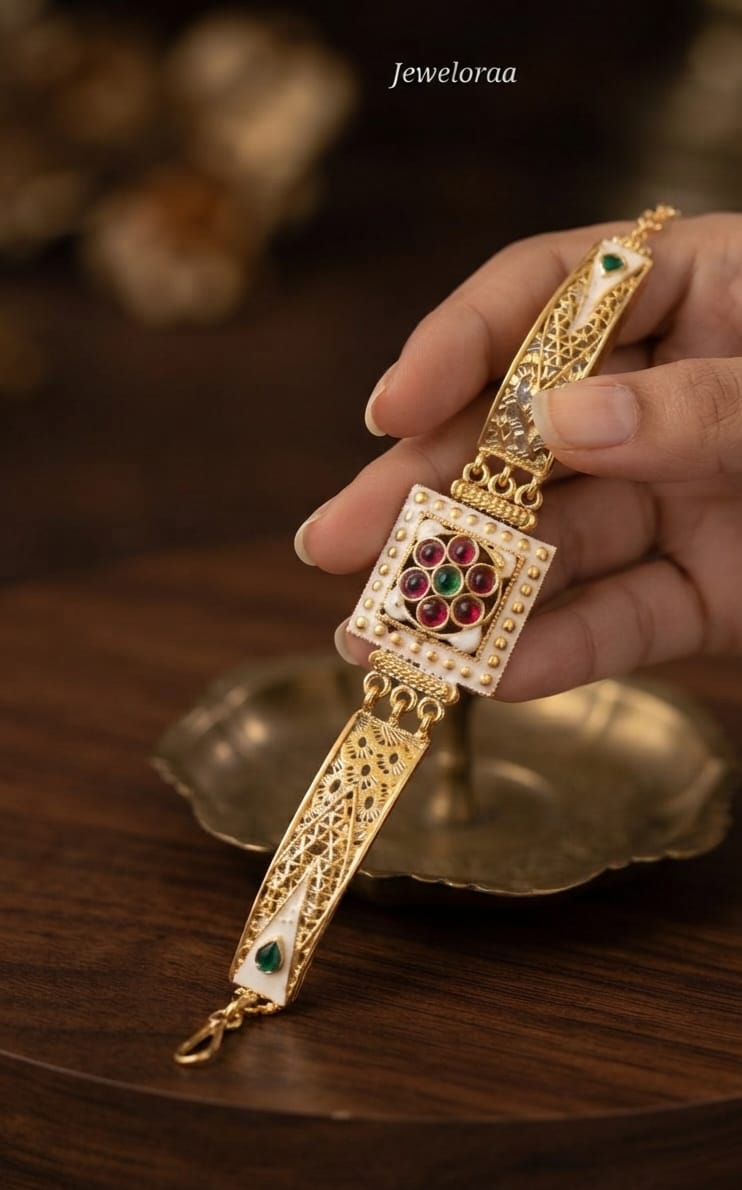 Heritage Bracelet Square design