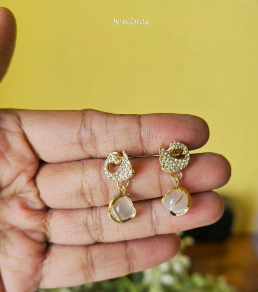 Peacock pearl drop Stud 15