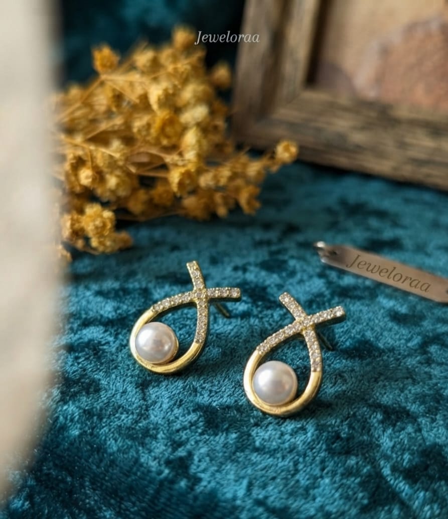 Pearl Stud 13