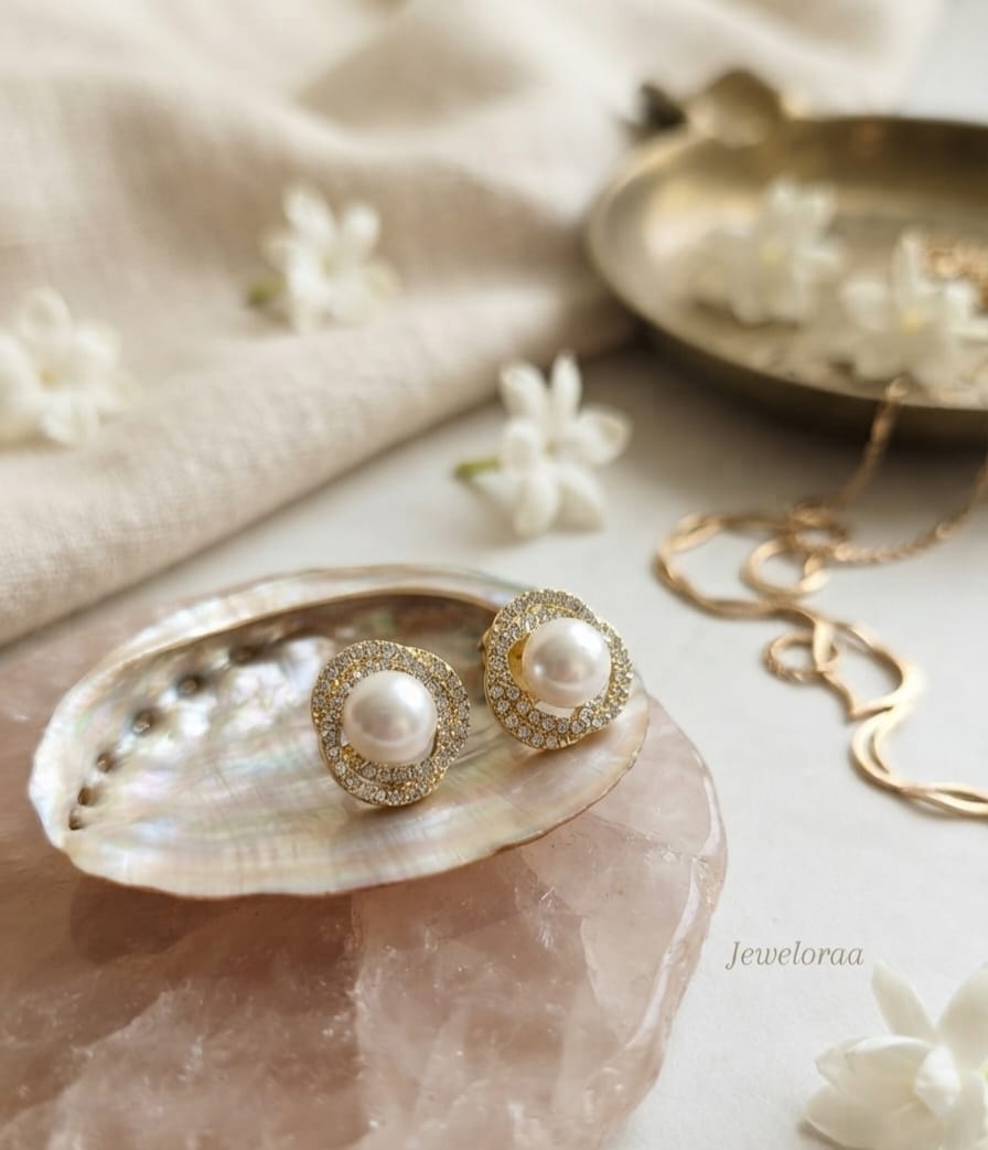 Pearl Diamond Stud 33