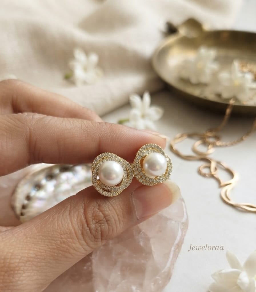 Pearl Diamond Stud 33