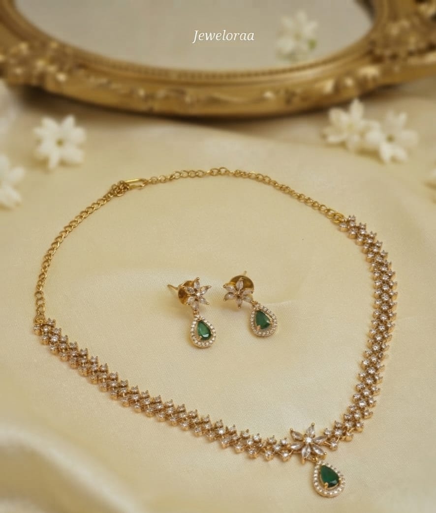 Green Victorian Necklace Set 14