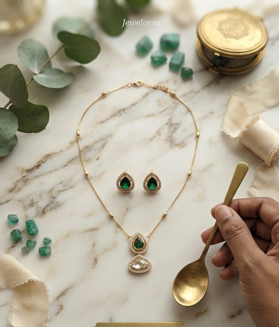 Emrald Stone Pendant