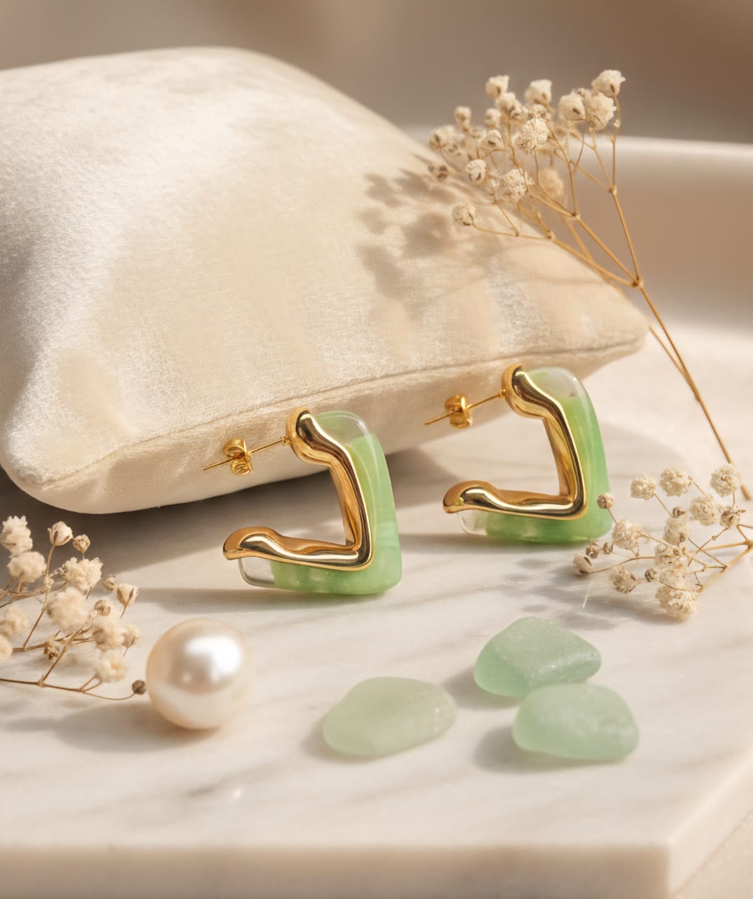 Resin Acrylic C shape sweet heart earring