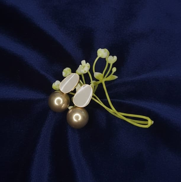 Pearl drop earrings