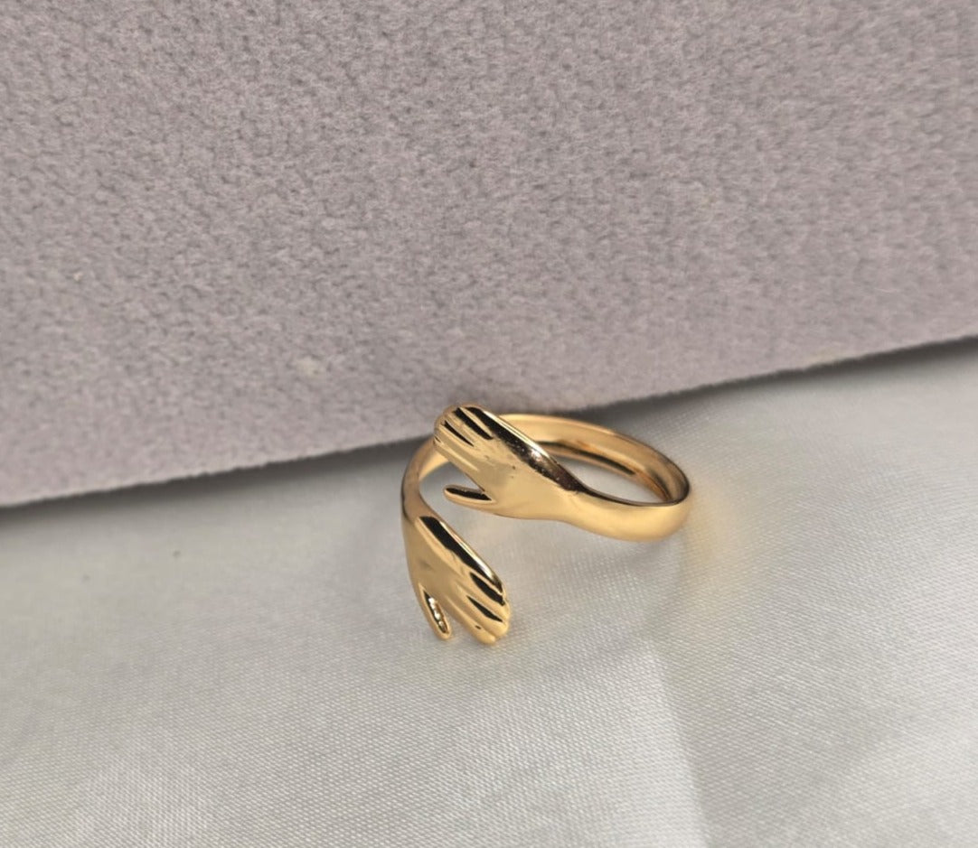 Hugging Ring